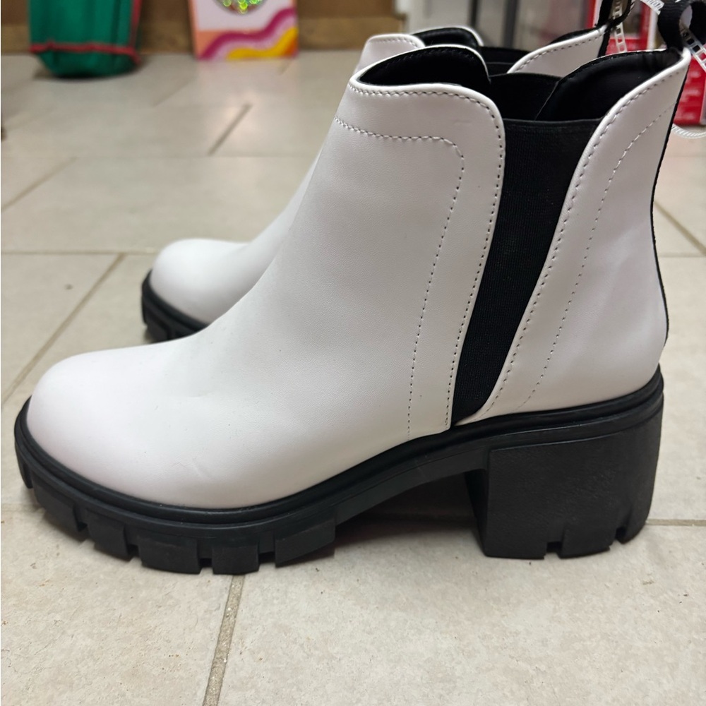 True Religion White and Black Ankle Booties with Chunky Platform - Picture 1 of 5
